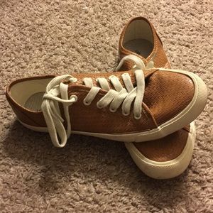 Brown fashion sneakers